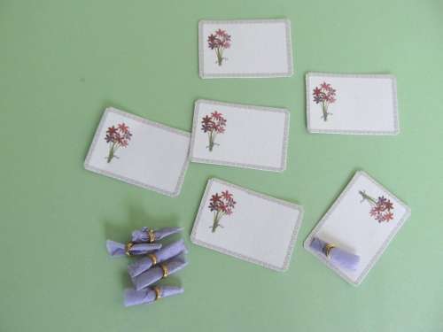Dollhouse Miniature 1:12"  6 place setting with serviettes