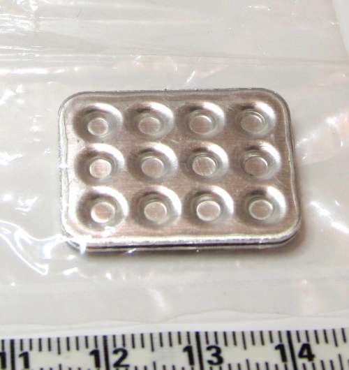 Miniature Dollhouse 1/12" scale - set of 2 cookoe pans - in original packaging