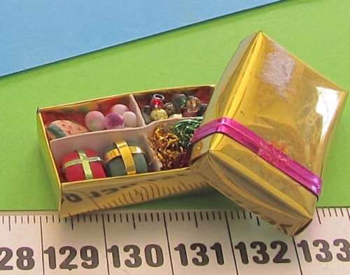 Miniature Dollhouse 1/12" - Box of christmas delights!