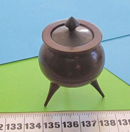 Miniature Dollhouse 1:12" scale - wooden potjie locally handcrafted