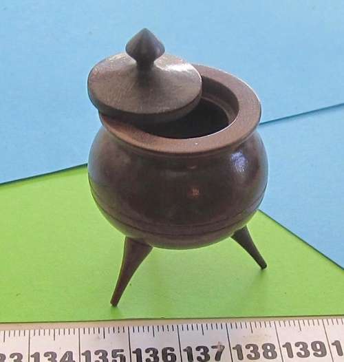 Miniature Dollhouse 1:12" scale - wooden potjie locally handcrafted