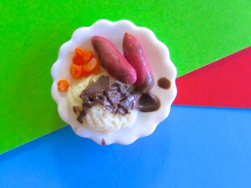 Miniature Dollhouse 1/12" scale - plate of food - sausage and mash with carrots