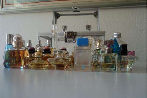 R1 NO RESERVE PERSPEX BOX FILLED WITH MINIATURE DESIGNER ONLY FRAGRANCES!!!!