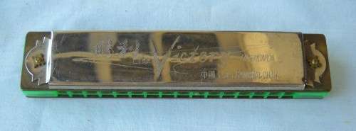 VICTORY TREMOLO HARMONICA-16/32 HOLE-DOUBLE REED-BRASS PLATES-EXCELLENT CONDITION