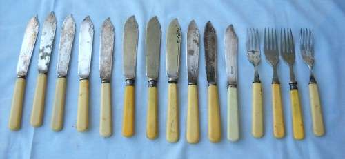 15 X PIECES BONE HANDLED SILVER PLATE FISH KNIVES & FORKS-GOOD CONDITION