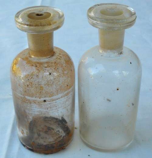 2 X CLEAR GLASS MEDICINE / APOTHECARY BOTTLES-WITH STOPPERS-11.5 CM-EXCELLENT CONDITION