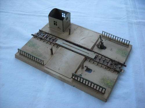 MARKLIN-457-RAILROAD CROSSING-HO-TINPLATE-1950'S