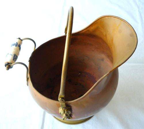 BRASS & COPPER COAL SCUTTLE-DUTCH-DELFT HANDLE-c1950's-28 CM TALL-EXCELLENT CONDITION