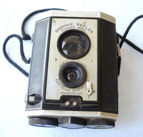 EASTMAN KODAK CAMERA-BROWNIE REFLEX-SYNCHRO MODEL-1941-1952-VERY GOOD CONDITION