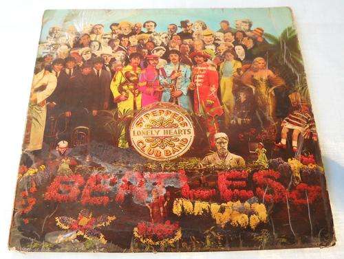 LP-BEATLES-SGT PEPPER'S LONELY HEARTS CLUB BAND-EXCELLENT VINYL