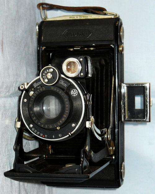 Zeiss-IKONTA-520 / 15 Folding CAMERA-Excellent Condition
