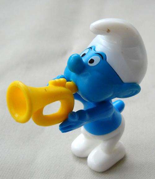 SMURF- TRUMPET SMURF-PEYO-Schlumpf-EXCELLENT CONDITION -ISSUED WITH KINDER EGGS