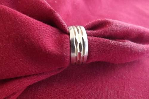 Band ring in electro plate with pattern in gold tone.Can be wedding ring - Size 9
