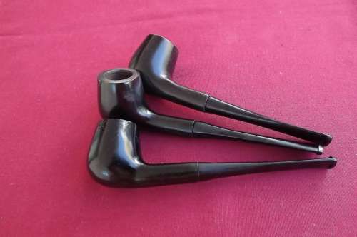 2 x Wooden smoking pipes in as new condition.Length 14.2cm R35.00 each