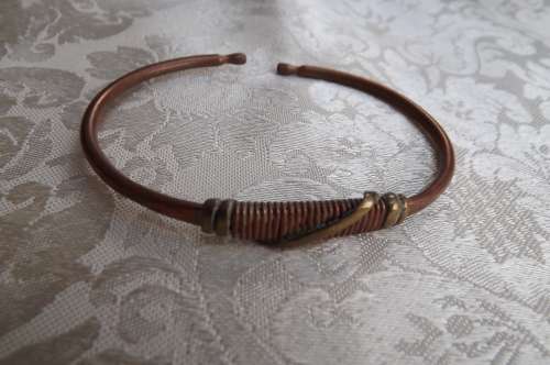 Pretty copper bangle with brass decoration - size adjustable
