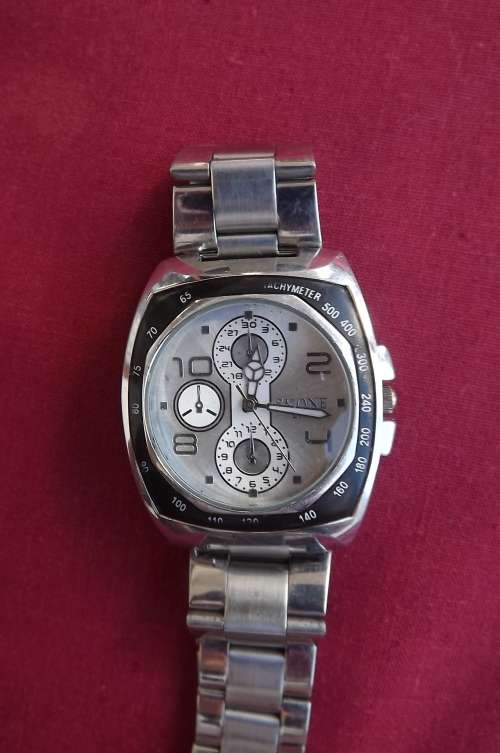 Men's Fashionable watch by Skone 6145 in as new working condition.