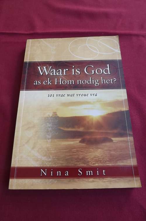 Book - Waar is God as ek Hom nodig het? deur Nina Smit 101 Vrae wat vroue vra.Boek soos nuut.