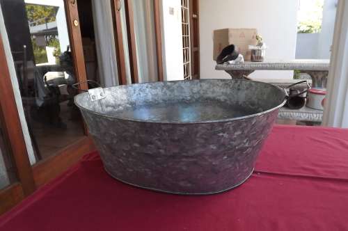 Antique zinc bath with handles.Size 41x43cm.Depth 16cm.Good condition