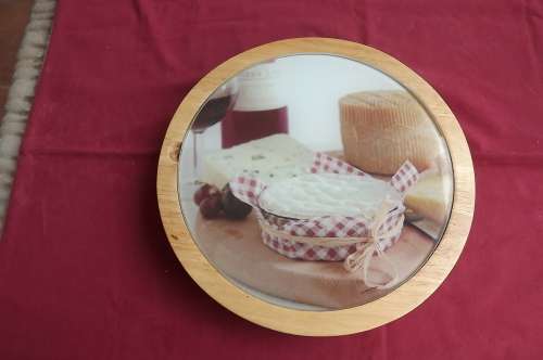 Wooden cheeseboard set of knifes. New. Never been used