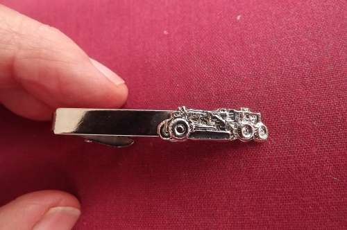 silver toned tie clip with antique car on front.As new.