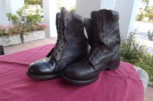 Pair of SADF army Genuine leather boots by DWS issue 2012 size 270/9.Good condition