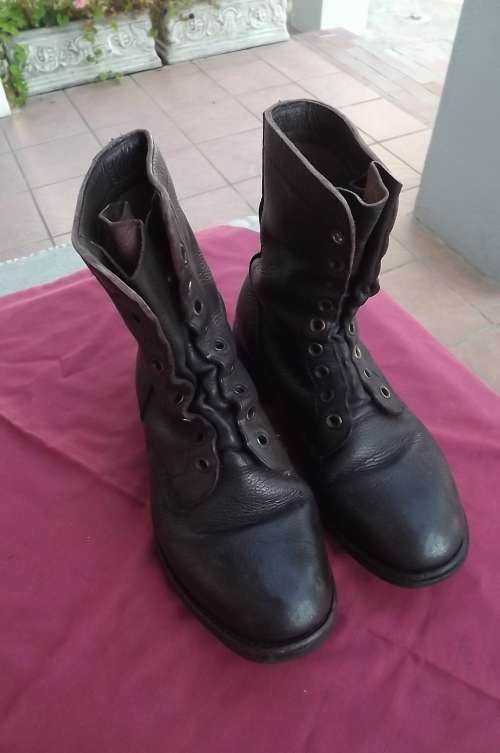 Pair of SADF Army genuine leather boots by DWS issue 2004 size 262/8.Good condition.