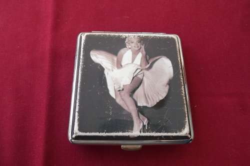 Vintage cigaret holder in metal with Marilyn Monroe picture both sides 9.5 x 9.5cm