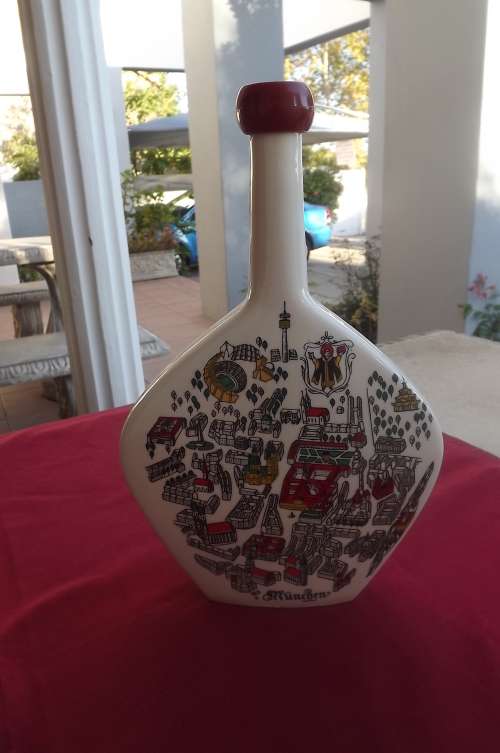 Escorial Grun Liquer porcelain bottle from Munchen Germany.Very pretty shape with stopper.