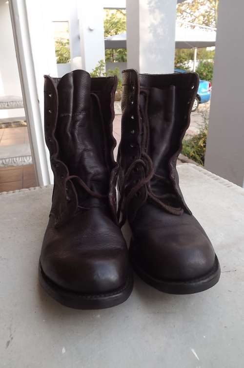 Pair of SADF brown genuine leather boots in size 285/11 Bagshaw issued 1996.