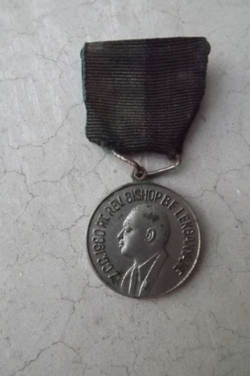 Religious medallion - ZCC 1980 RT Rev. Bishop BE Lekganyane -  need cleaning
