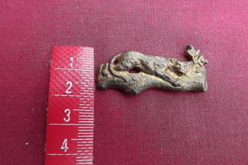 SA First City Volunteer collar badge.See back.