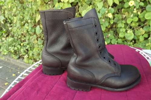 Pair of Genuine leather SADF Army boots in size 5.Army size 232M made by D.W.S