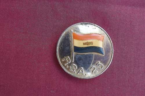 RSA 25 Infantry School medallion - see scans