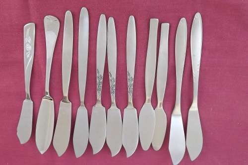 Lot of 11 fish knifes.All in good condition.See scans