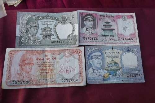 4 Nepal banknotes 1,2,5 and 20 rupees.The 2 rupee note is UNC. See scans