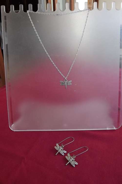 Chain with Dragon-fly pendant and 2 earrings 46cm long.Good condition