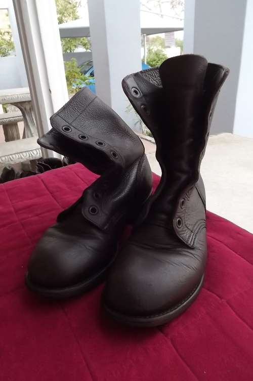 Pair of brown genuine leather SADF boots in size 7.By DWS.Issued 2010.Army size 255.Good condition