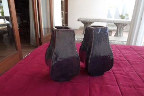 Set of 2 royal blue pottery vases.Pretty and in unique shape.Height 15cm each