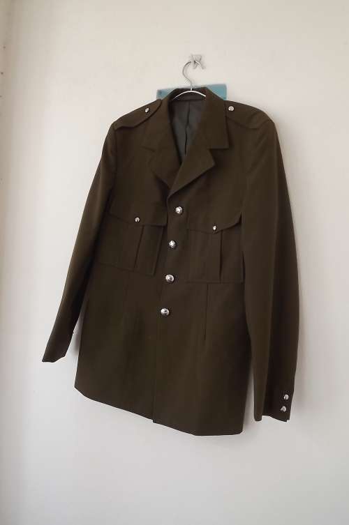 SADF army tunic from 1981 by Druban Clothing.Size RR 92cm. Slivertoned single Springbok buttons.