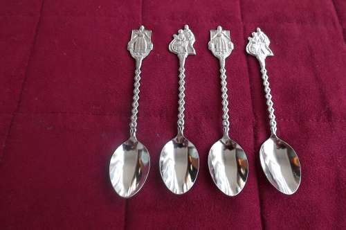 Set of 4 pretty teaspoons made in Holland- 12 cm each.New condition