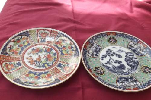 Set of 2 stunning porcelain side plates with Japanese designs.Ideal for hanging against a wall