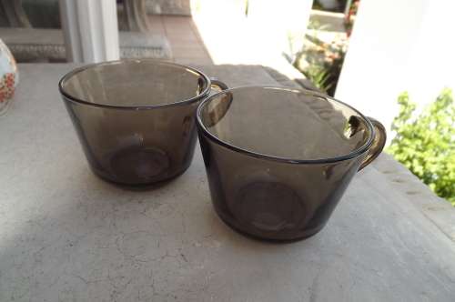 2 x Loose smoked glass contuff cups.