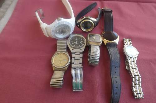 Lot of 7 watches.Need to be repaired.Some of good quality
