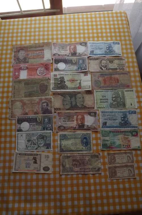 Bank notes international.Lot of 22