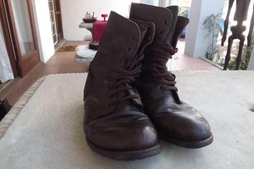 Pair of SADF brown genuine leather army boots size 6.Army size 247.Issued 2002 DWS