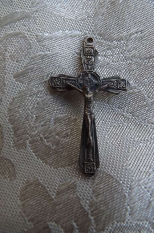 Silver toned JESUS ON CROSS pendant.Length 3.5cm