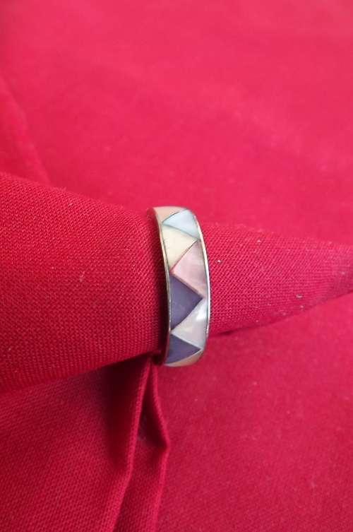 Multi colour mother of pearl band ring in triangles.Rhodium plated.Size 9.5.New condition