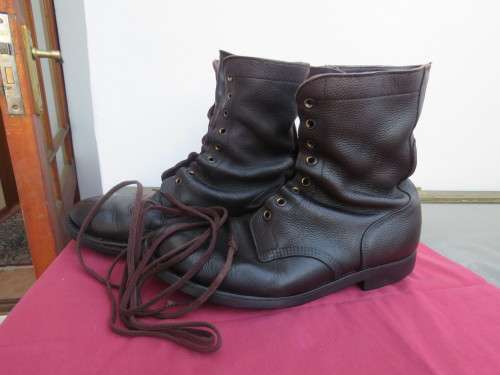 Pair of SADF brown genuine leather army boots size 12.DRI-FOOT TAAITRED Ekstra.Army size 292