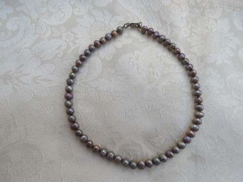 fabulous genuine pearl chocker in greenish purple multicolours.As new