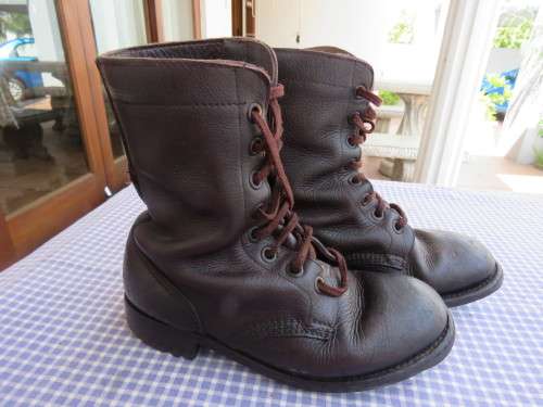 Pair of SADF genuine leather brown boots in size 4.5.Army size 232 by DWS.Good condition